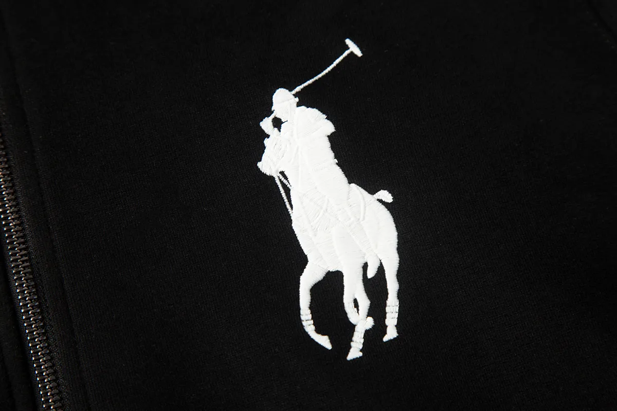 P260 White background picture [Evergreen for all seasons] Style number: 26201# (on sale all year round) Color: black and white / black and red / navy white / saffron / off-white / matte pink / light blue / yellow / dark gray Size: S to XL - Ralph Lauren/Ralph Lauren 26SS new four seasons classic basic three-dimensional Malaysia LOGO-No. 3 armband solid color long-sleeved zipper cardigan sweatshirt - 380g double-sided cotton heavy fabric✅ - The original version has the same 7.5CM widened thread processing✅ - Three-dimensional Malaysian embroidery Customized brand pentagonal POLO zipper ✅ - Ralph Lauren classic Malaysian logo Polo｜Unlock the British retro sports style RL classic style for all seasons The fit is loose and can be easily controlled by both men and women Simple Clean and versatile 1.2cm retro original color hook silk drawstring Full of details Use 380 grams of heavy double-sided cotton to create a tall and straight silhouette The iconic Malaysian embroidery logo interprets American origin. The solid color system can easily control formal and casual scenes.